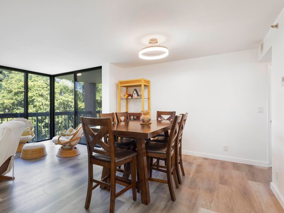 Active With Contract: $5,000 (2 beds, 2 baths, 1272 Square Feet)