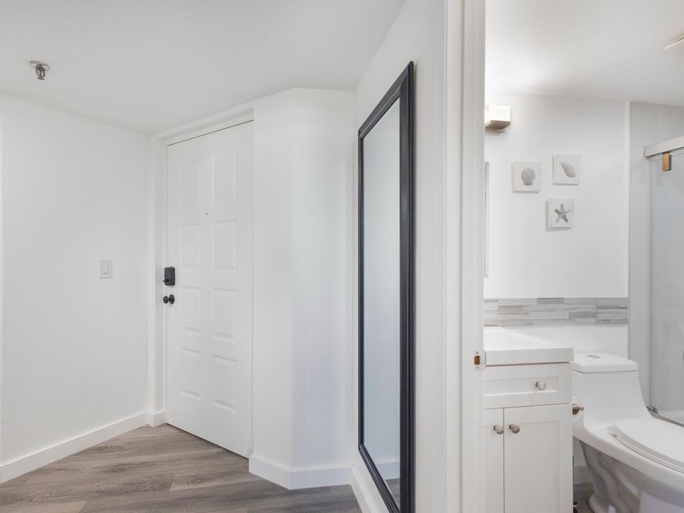 Active With Contract: $5,000 (2 beds, 2 baths, 1272 Square Feet)