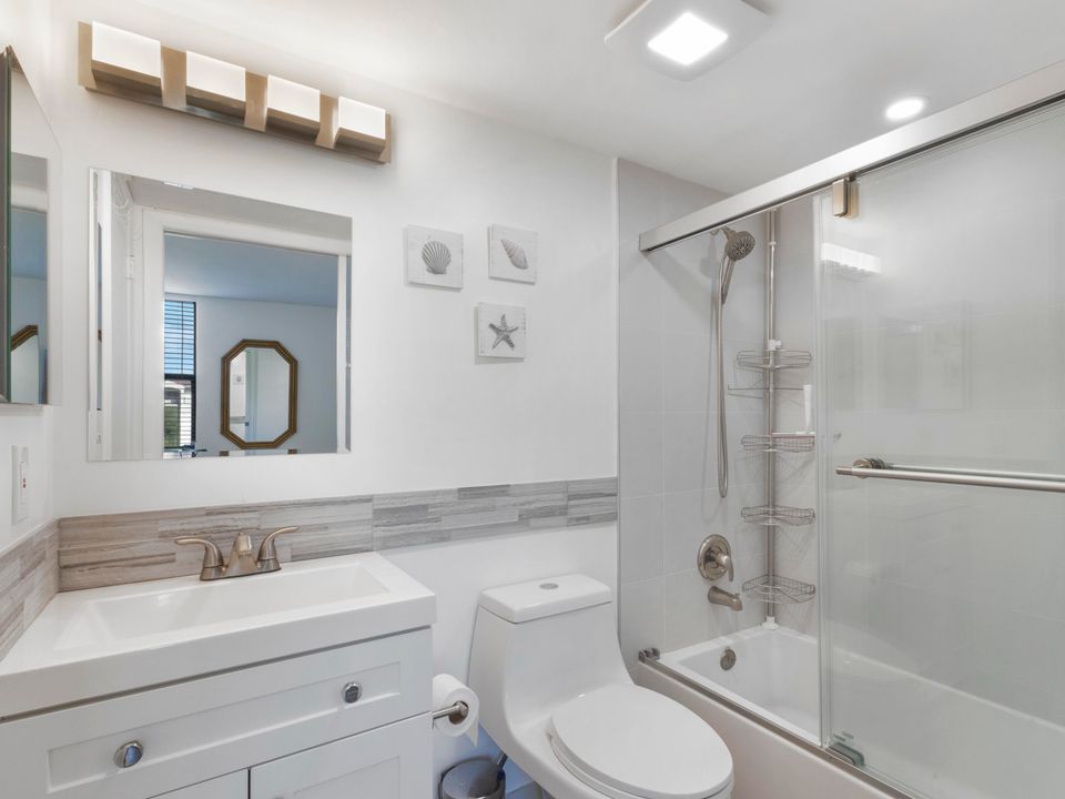 Active With Contract: $5,000 (2 beds, 2 baths, 1272 Square Feet)