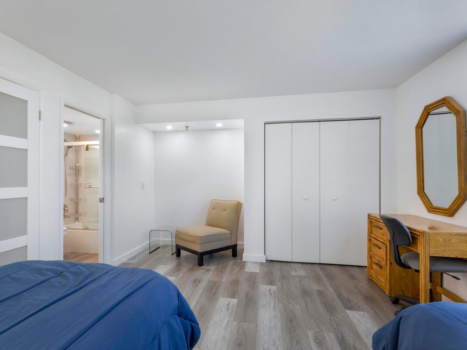 Active With Contract: $5,000 (2 beds, 2 baths, 1272 Square Feet)