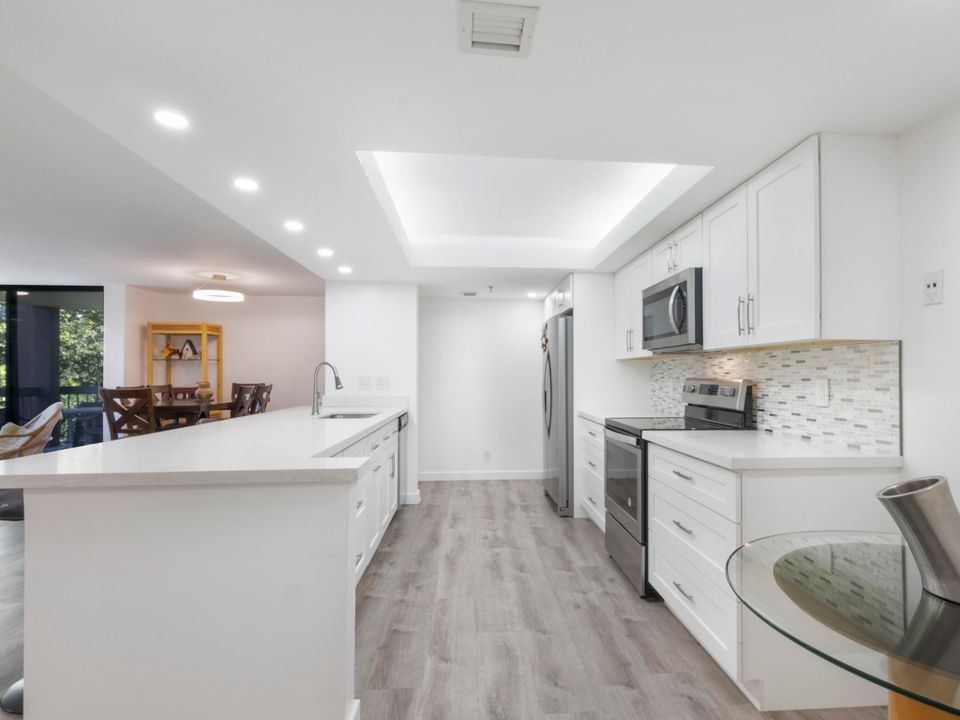 Active With Contract: $5,000 (2 beds, 2 baths, 1272 Square Feet)