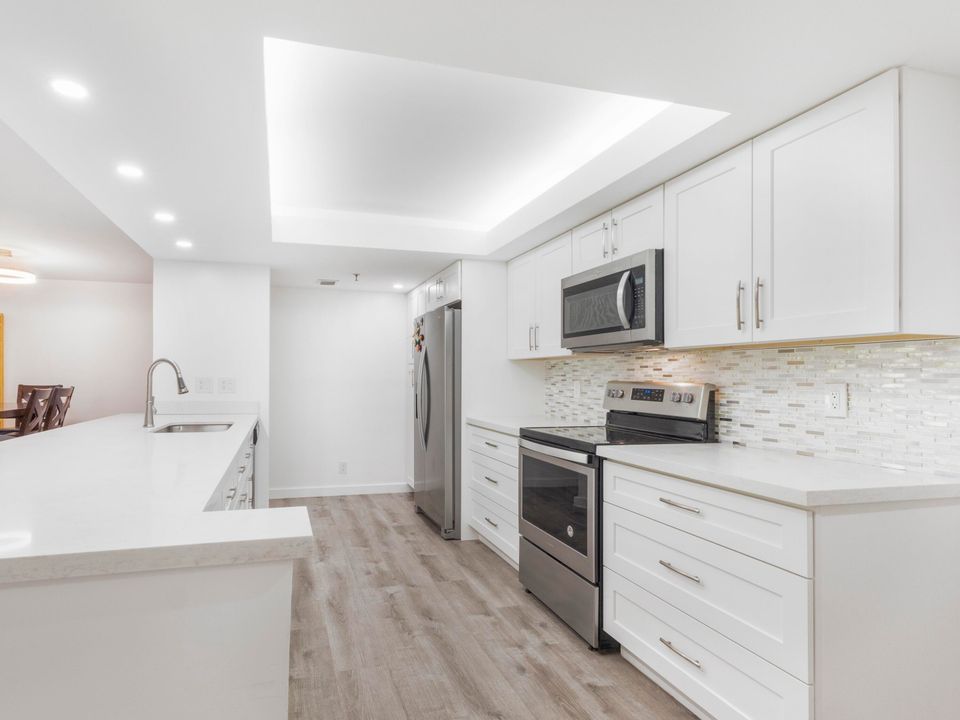 Active With Contract: $5,000 (2 beds, 2 baths, 1272 Square Feet)