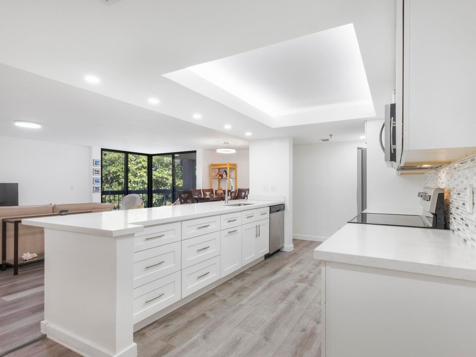 Active With Contract: $5,000 (2 beds, 2 baths, 1272 Square Feet)