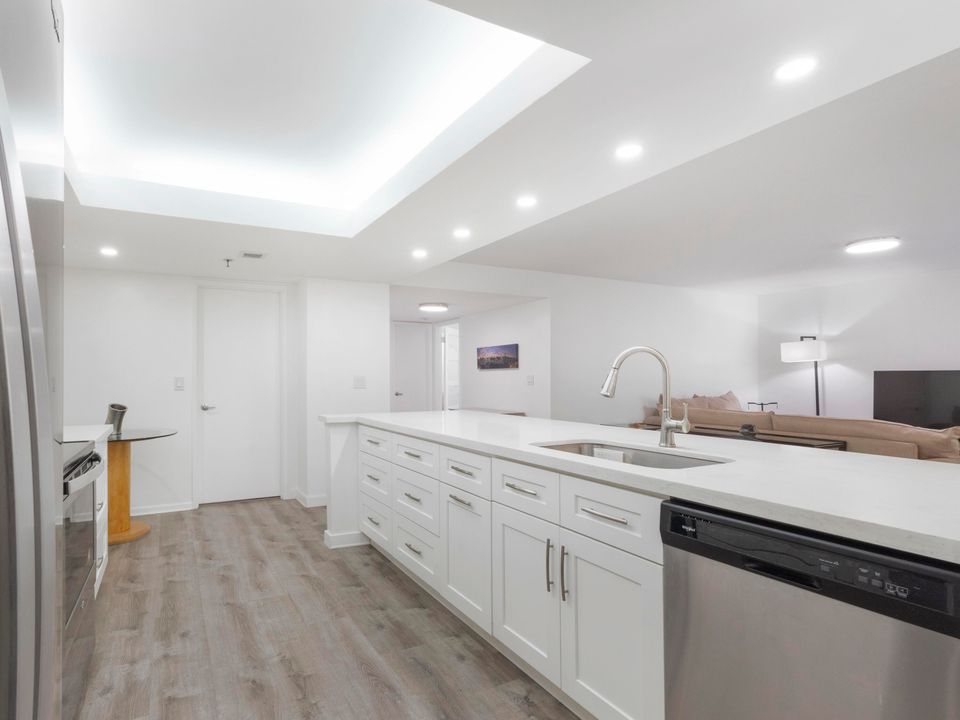 Active With Contract: $5,000 (2 beds, 2 baths, 1272 Square Feet)