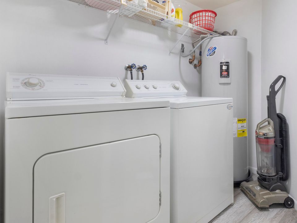 Active With Contract: $5,000 (2 beds, 2 baths, 1272 Square Feet)