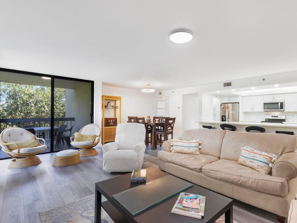 Active With Contract: $5,000 (2 beds, 2 baths, 1272 Square Feet)