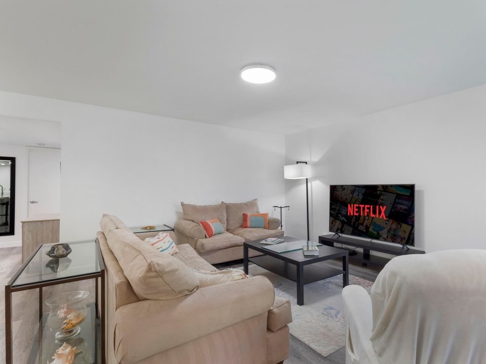 Active With Contract: $5,000 (2 beds, 2 baths, 1272 Square Feet)