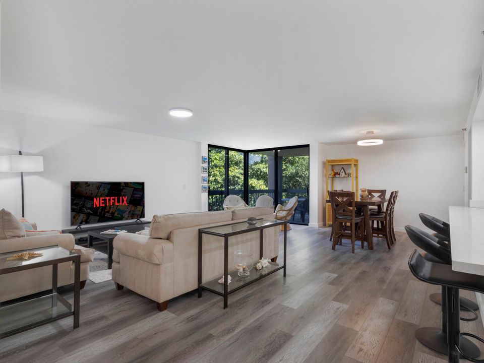 Active With Contract: $5,000 (2 beds, 2 baths, 1272 Square Feet)