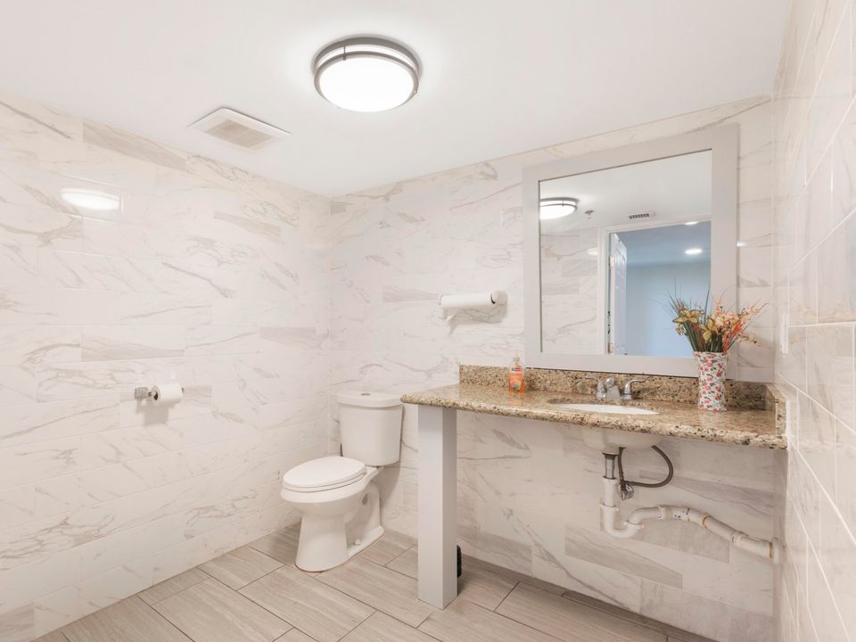 Active With Contract: $5,000 (2 beds, 2 baths, 1272 Square Feet)