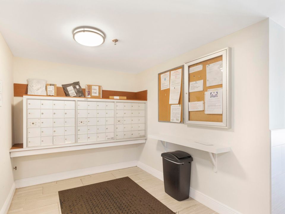 Active With Contract: $5,000 (2 beds, 2 baths, 1272 Square Feet)