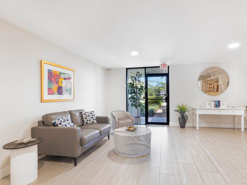 Active With Contract: $5,000 (2 beds, 2 baths, 1272 Square Feet)