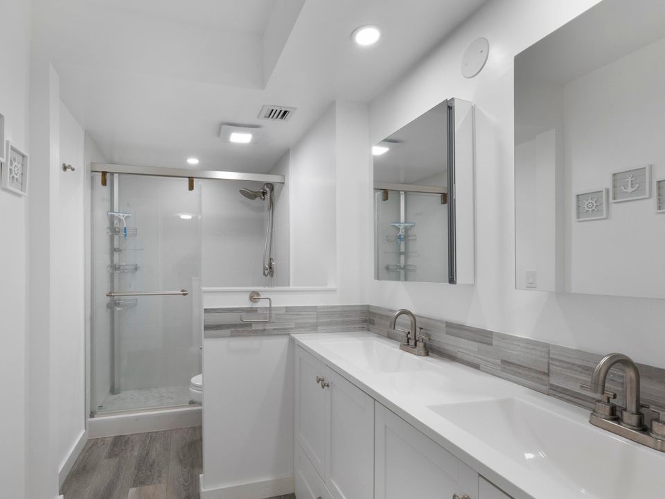 Active With Contract: $5,000 (2 beds, 2 baths, 1272 Square Feet)