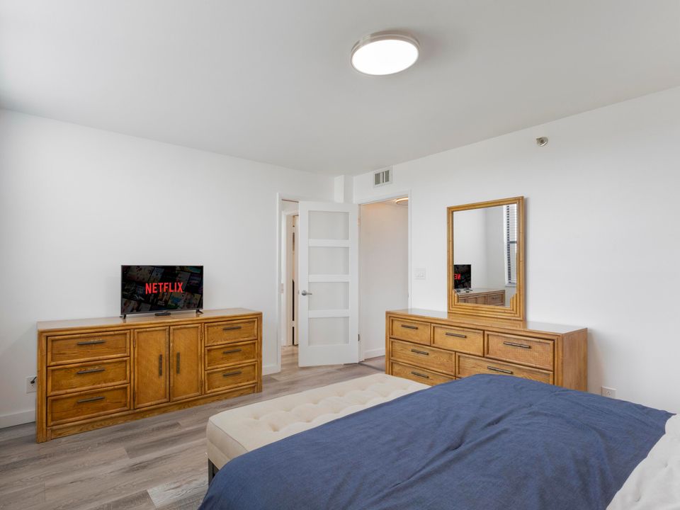 Active With Contract: $5,000 (2 beds, 2 baths, 1272 Square Feet)