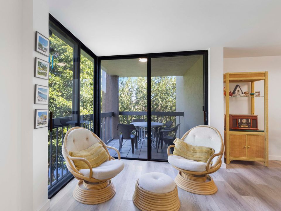 Active With Contract: $5,000 (2 beds, 2 baths, 1272 Square Feet)