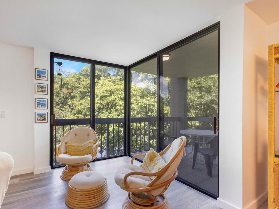 Active With Contract: $5,000 (2 beds, 2 baths, 1272 Square Feet)