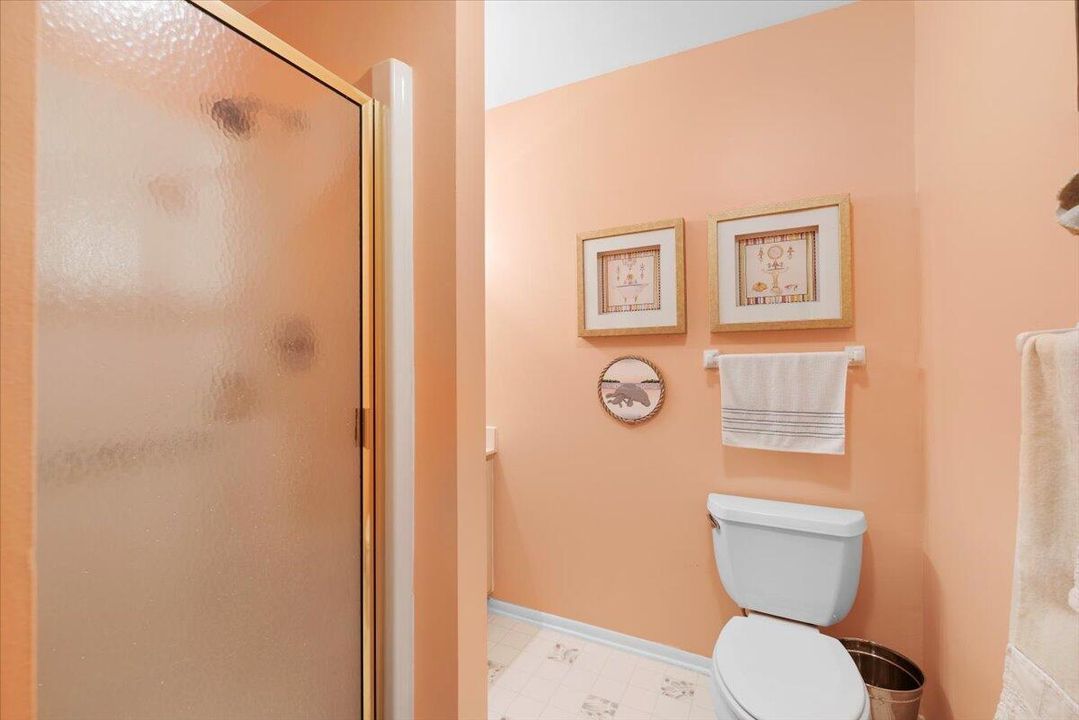 На продажу: $154,900 (2 спален, 2 ванн, 1000 Квадратных фут)