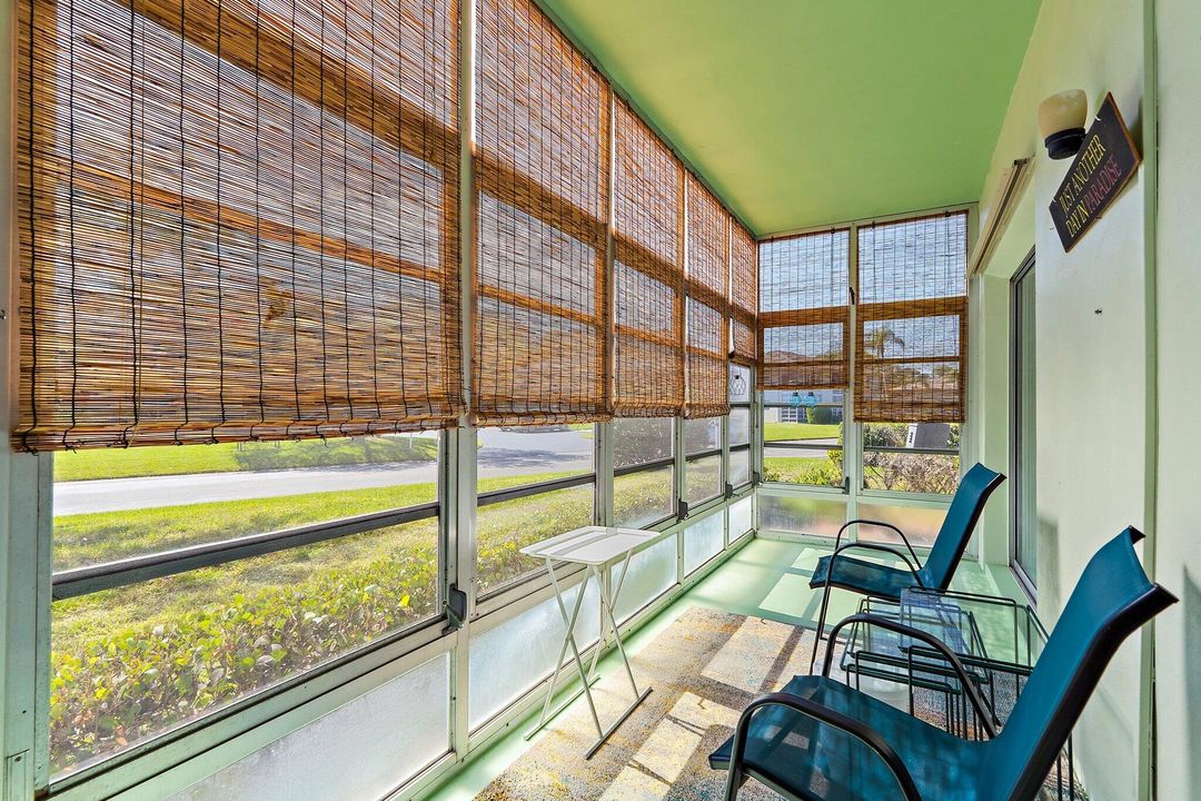 For Rent: $2,200 (2 beds, 2 baths, 1170 Square Feet)