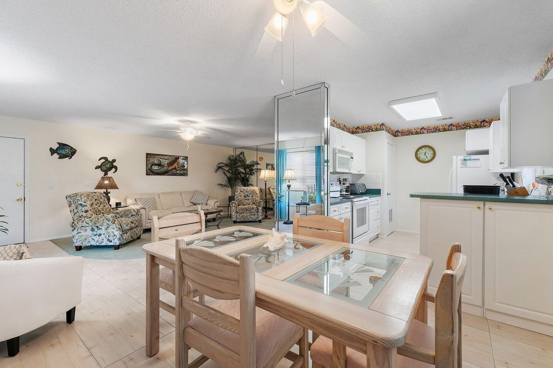 For Rent: $2,200 (2 beds, 2 baths, 1170 Square Feet)