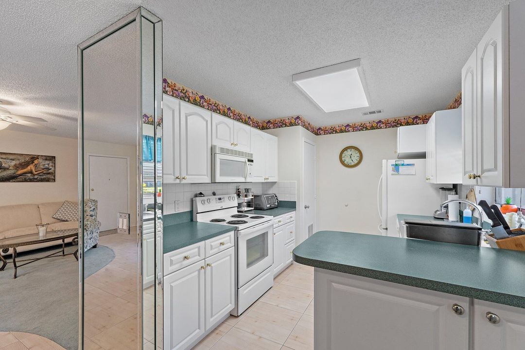 For Rent: $2,200 (2 beds, 2 baths, 1170 Square Feet)