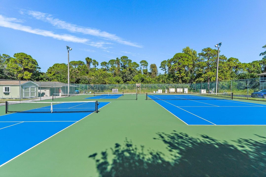 For Rent: $2,200 (2 beds, 2 baths, 1170 Square Feet)