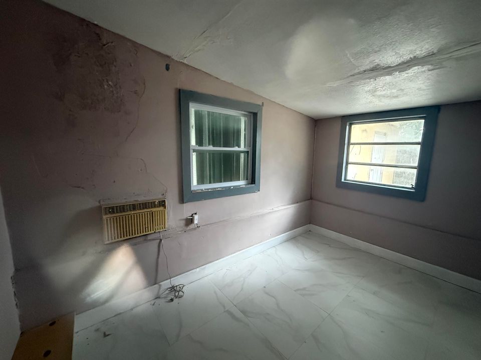 For Rent: $1,000 (3 beds, 2 baths, 1362 Square Feet)