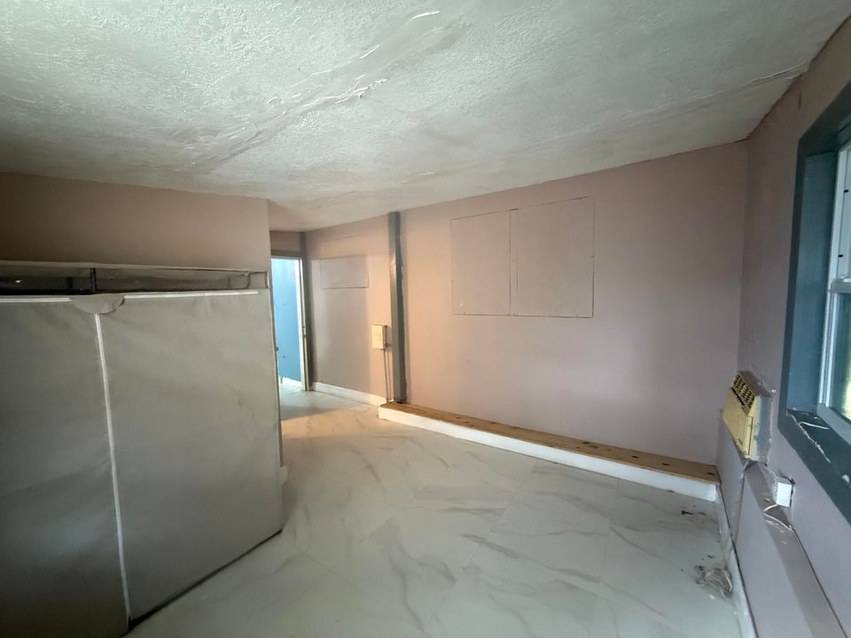 For Rent: $1,000 (3 beds, 2 baths, 1362 Square Feet)