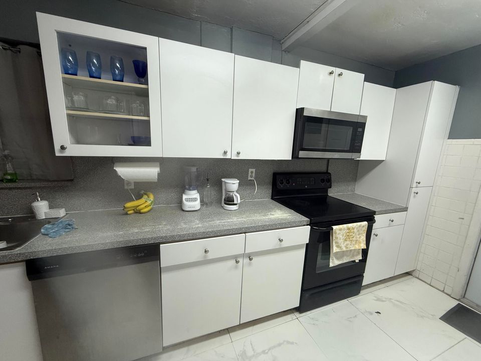 For Rent: $1,000 (3 beds, 2 baths, 1362 Square Feet)