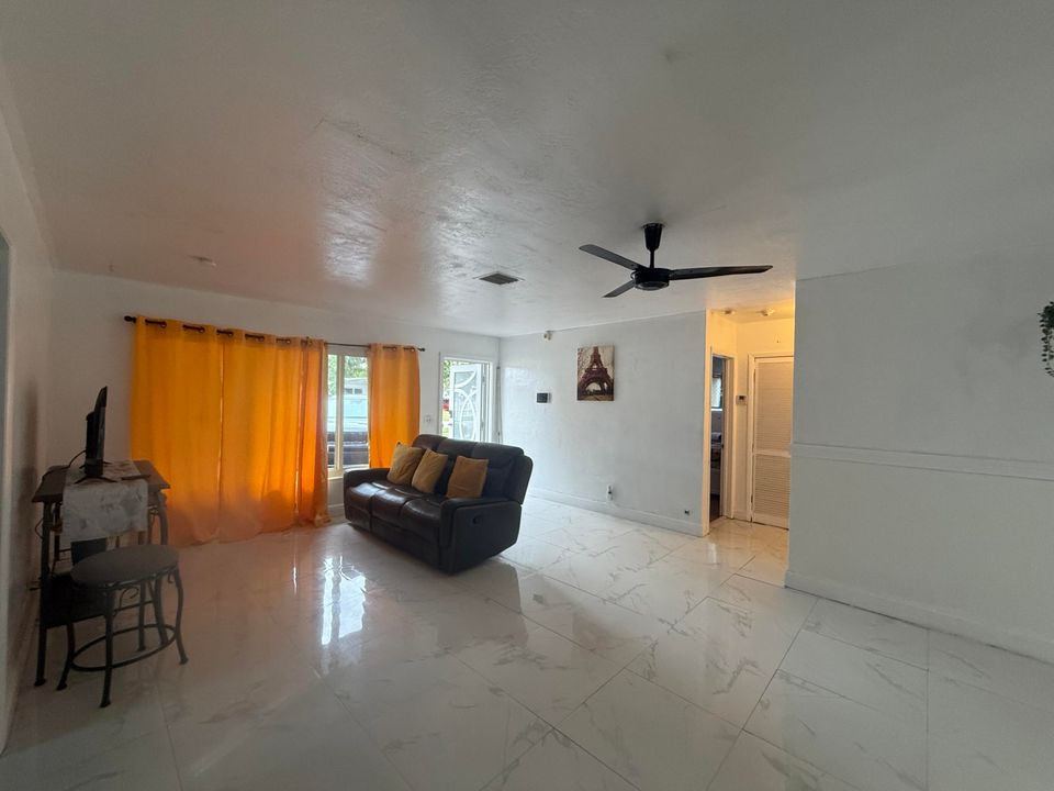 For Rent: $1,000 (3 beds, 2 baths, 1362 Square Feet)