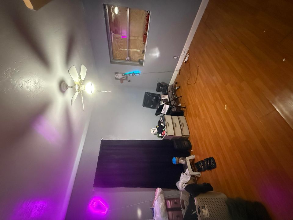 For Rent: $1,000 (3 beds, 2 baths, 1362 Square Feet)