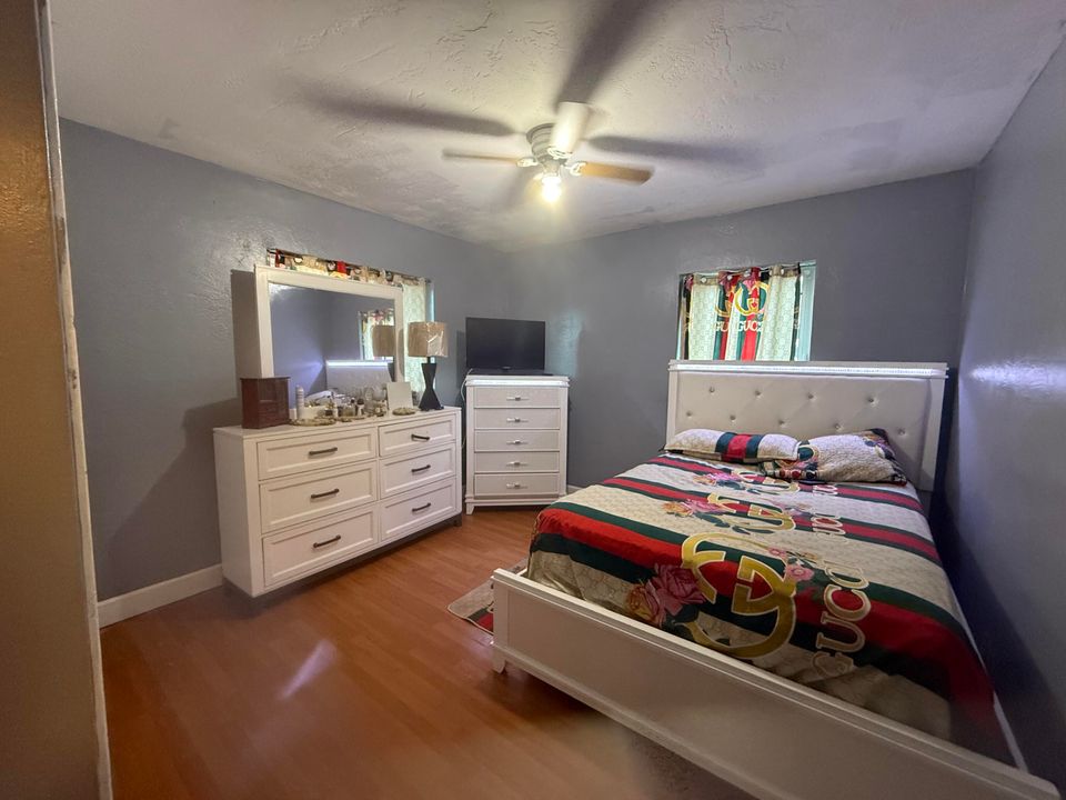 For Rent: $1,000 (3 beds, 2 baths, 1362 Square Feet)