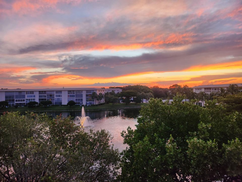 Activo con contrato: $2,300 (2 camas, 2 baños, 1002 Pies cuadrados)