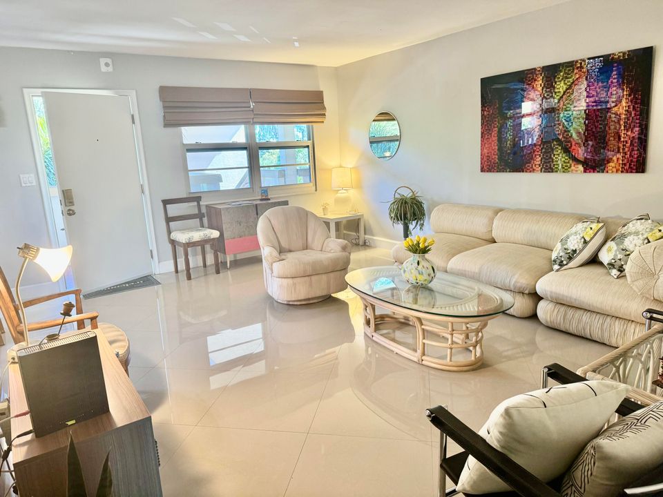 Activo con contrato: $2,300 (2 camas, 2 baños, 1002 Pies cuadrados)