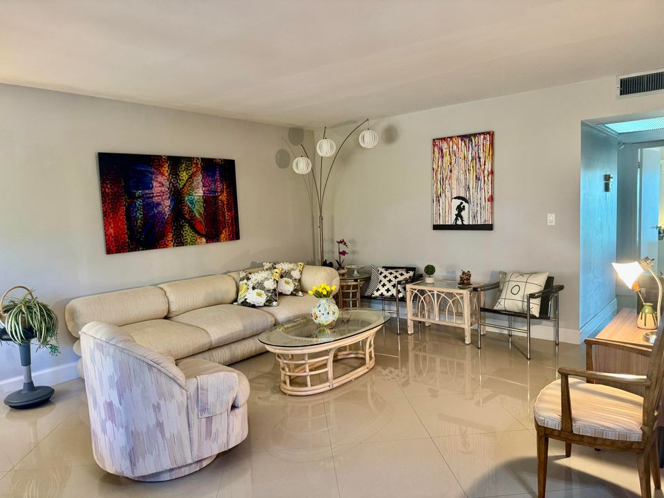 Activo con contrato: $2,300 (2 camas, 2 baños, 1002 Pies cuadrados)