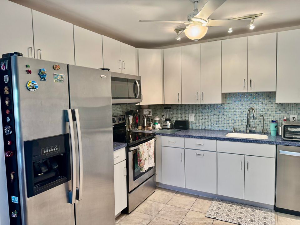 Activo con contrato: $2,300 (2 camas, 2 baños, 1002 Pies cuadrados)