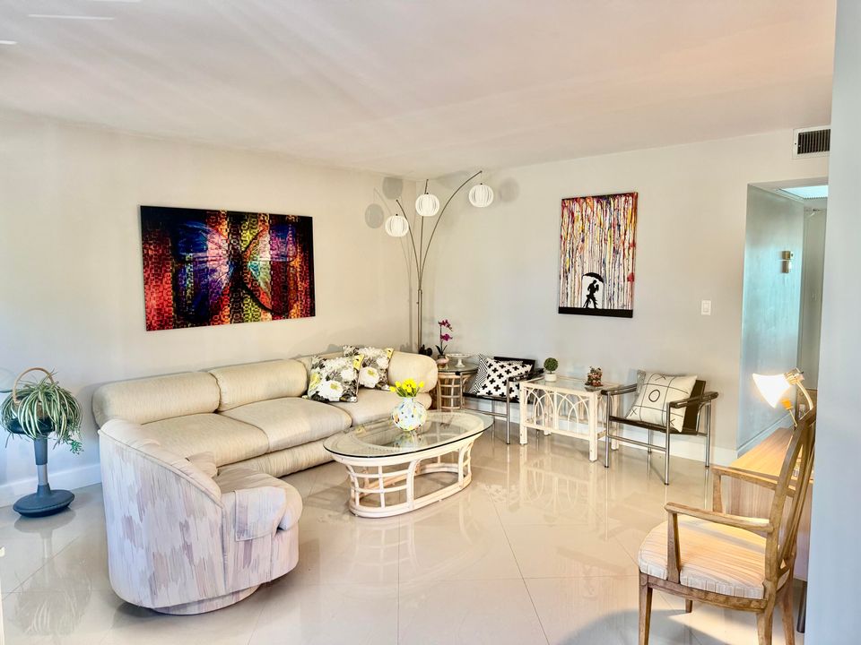 Activo con contrato: $2,300 (2 camas, 2 baños, 1002 Pies cuadrados)