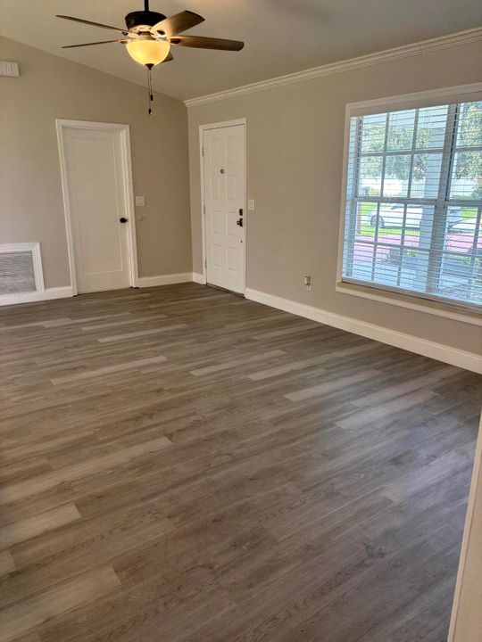 Activo con contrato: $325,000 (3 camas, 2 baños, 1106 Pies cuadrados)