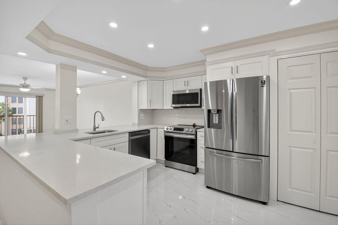 待售: $265,000 (2 贝兹, 2 浴室, 1070 平方英尺)