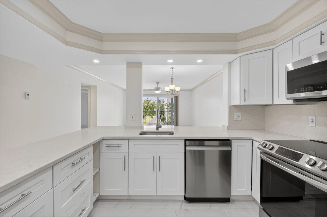 待售: $265,000 (2 贝兹, 2 浴室, 1070 平方英尺)