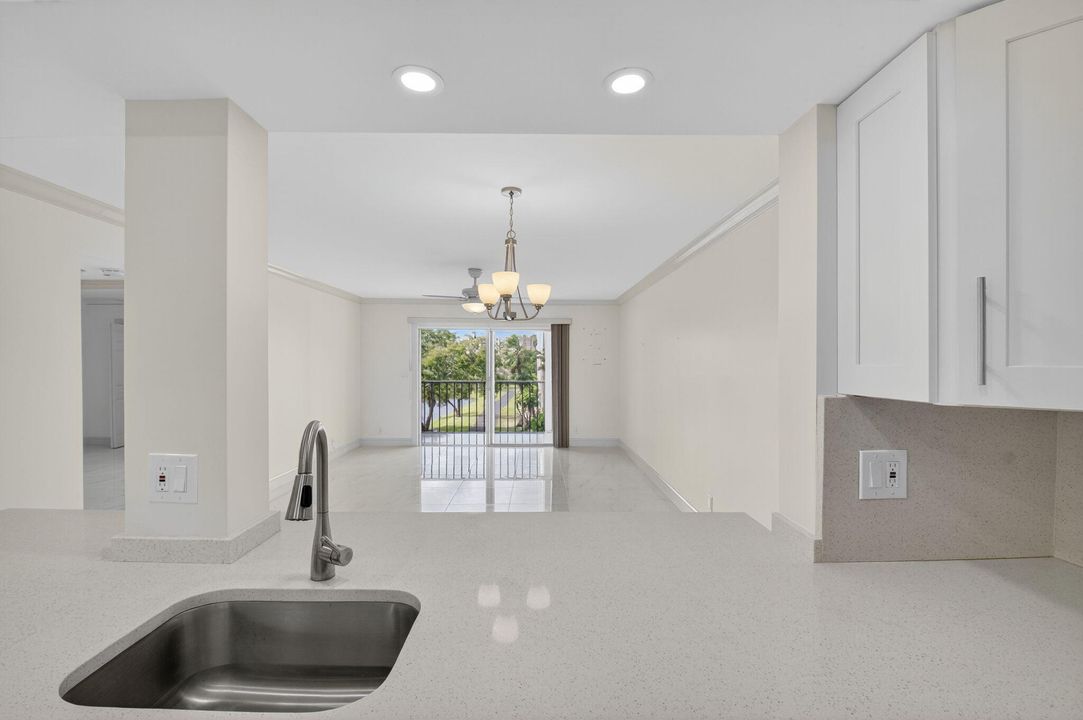 待售: $265,000 (2 贝兹, 2 浴室, 1070 平方英尺)