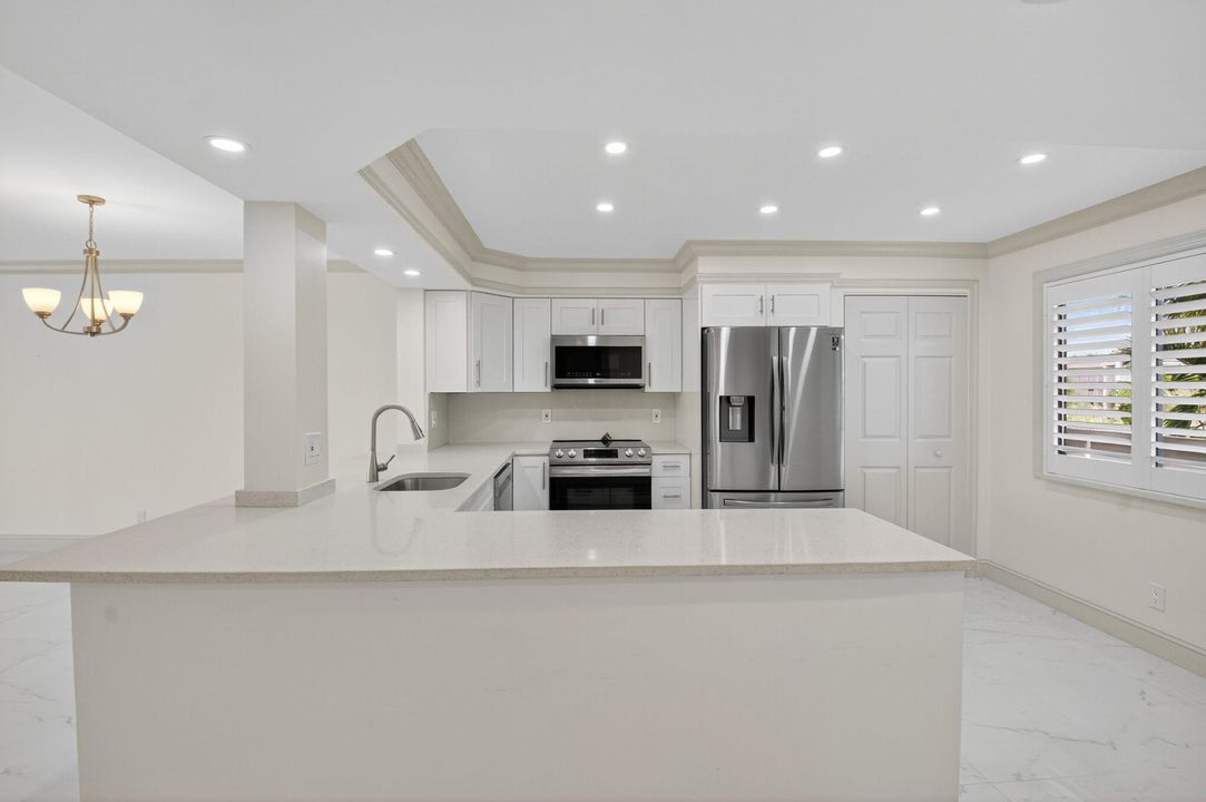 待售: $265,000 (2 贝兹, 2 浴室, 1070 平方英尺)