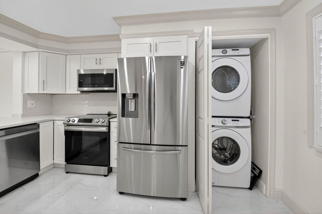 待售: $265,000 (2 贝兹, 2 浴室, 1070 平方英尺)