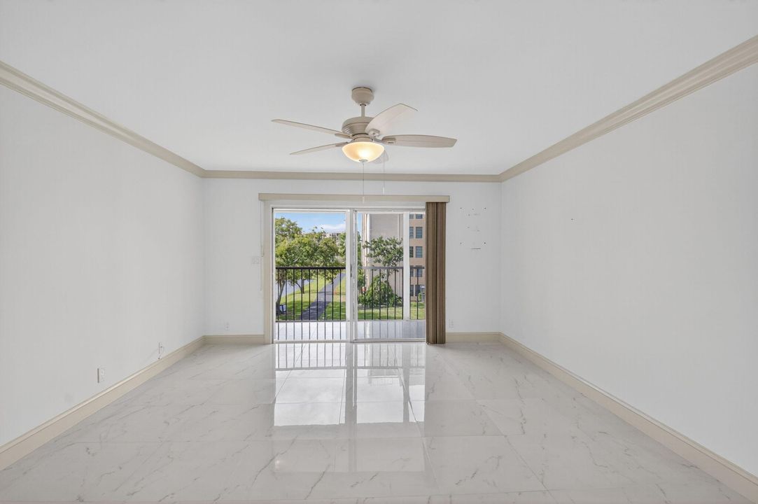 待售: $265,000 (2 贝兹, 2 浴室, 1070 平方英尺)