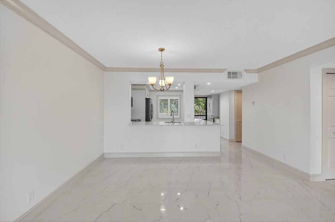 待售: $265,000 (2 贝兹, 2 浴室, 1070 平方英尺)