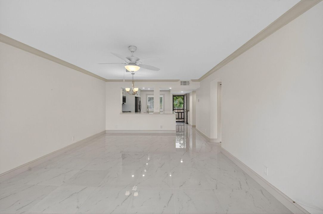 待售: $265,000 (2 贝兹, 2 浴室, 1070 平方英尺)