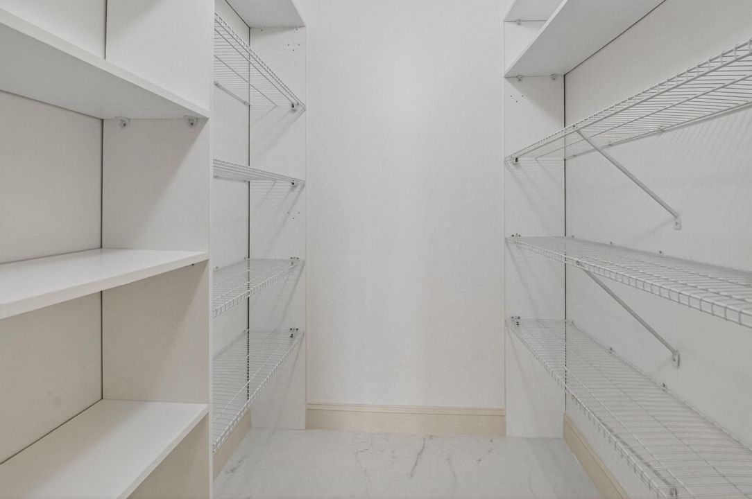 待售: $265,000 (2 贝兹, 2 浴室, 1070 平方英尺)