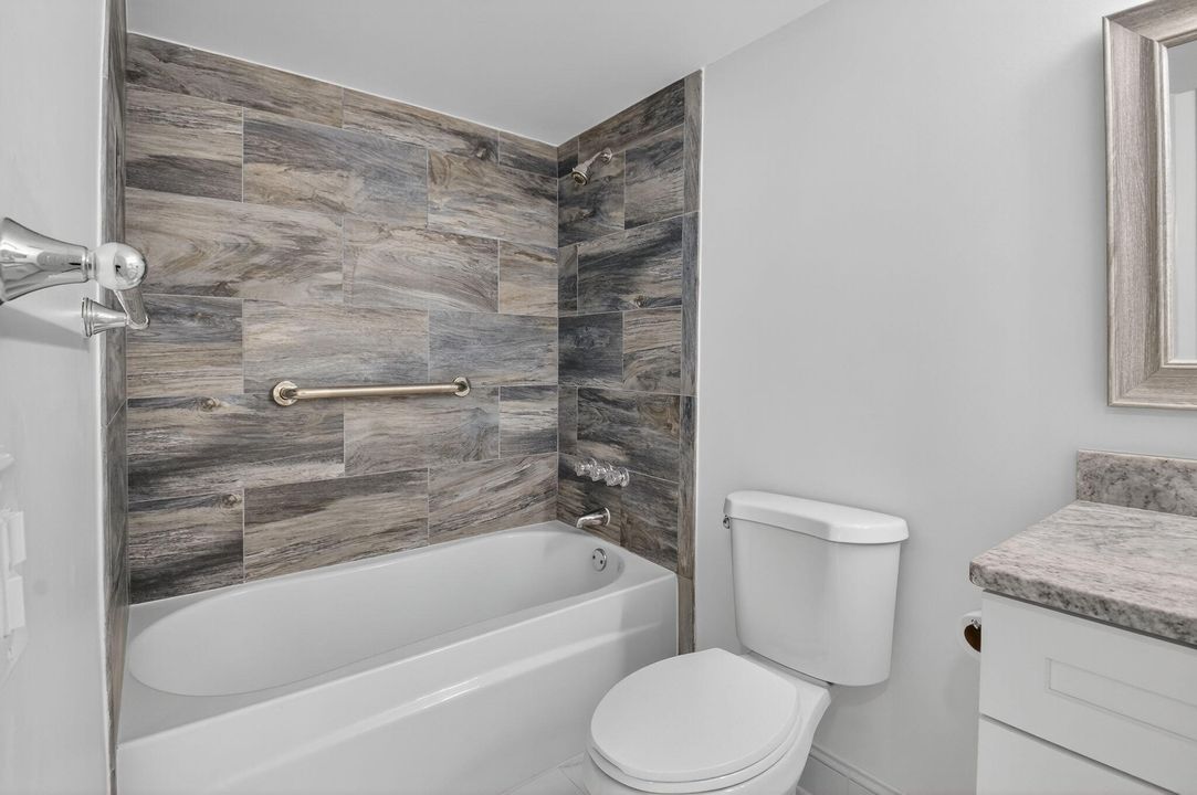 待售: $265,000 (2 贝兹, 2 浴室, 1070 平方英尺)