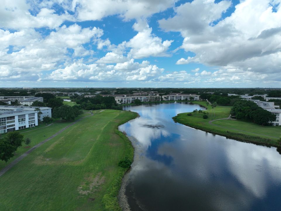 Activo con contrato: $2,300 (2 camas, 2 baños, 1002 Pies cuadrados)