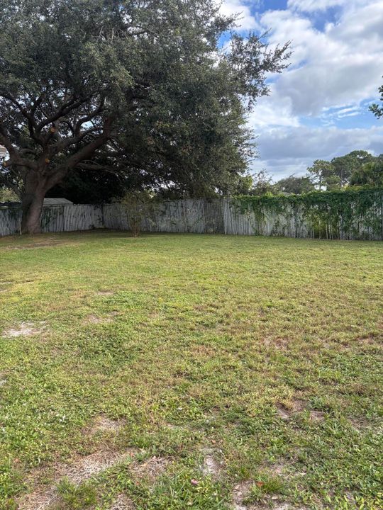 Activo con contrato: $325,000 (3 camas, 2 baños, 1106 Pies cuadrados)