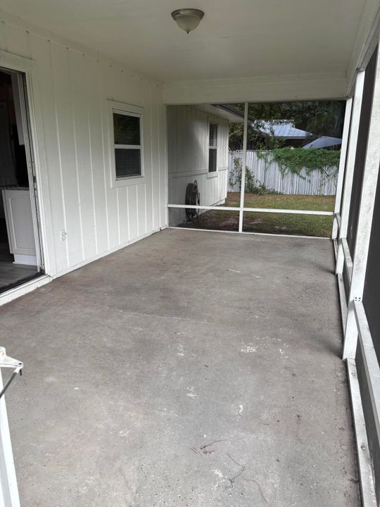 Activo con contrato: $325,000 (3 camas, 2 baños, 1106 Pies cuadrados)