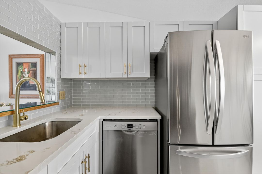 For Sale: $225,000 (2 beds, 2 baths, 1186 Square Feet)